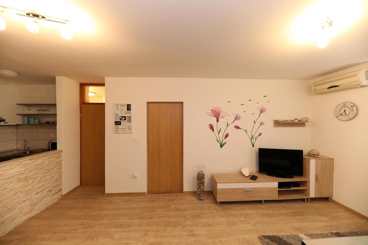 Neluna Apartment Zadar Bagian luar foto