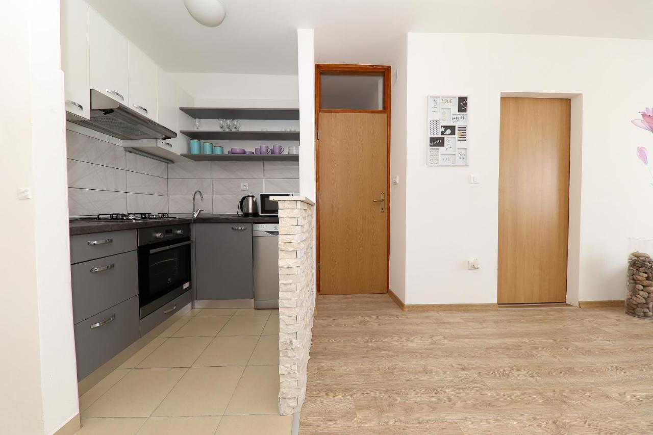 Neluna Apartment Zadar Bagian luar foto